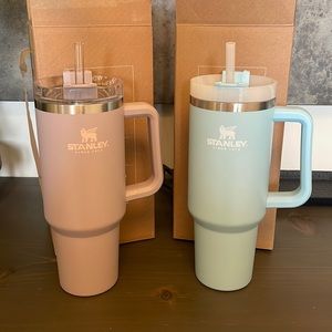 Set of 2 New Stanley 40oz quencher tumblers in abalone and aqua